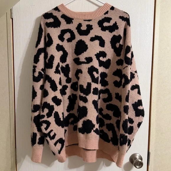 MACARON Blush Pink Leopard Print Oversized Sweater - Picture 2 of 8